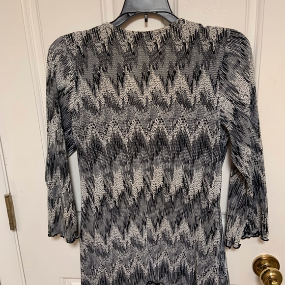 Notations Black and White Patterned Top - Picture 4 of 8